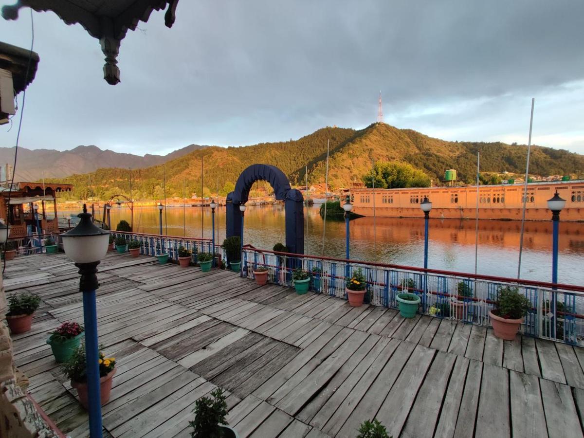 Aziz Palace Group Of Houseboats Srinagar  Luaran gambar