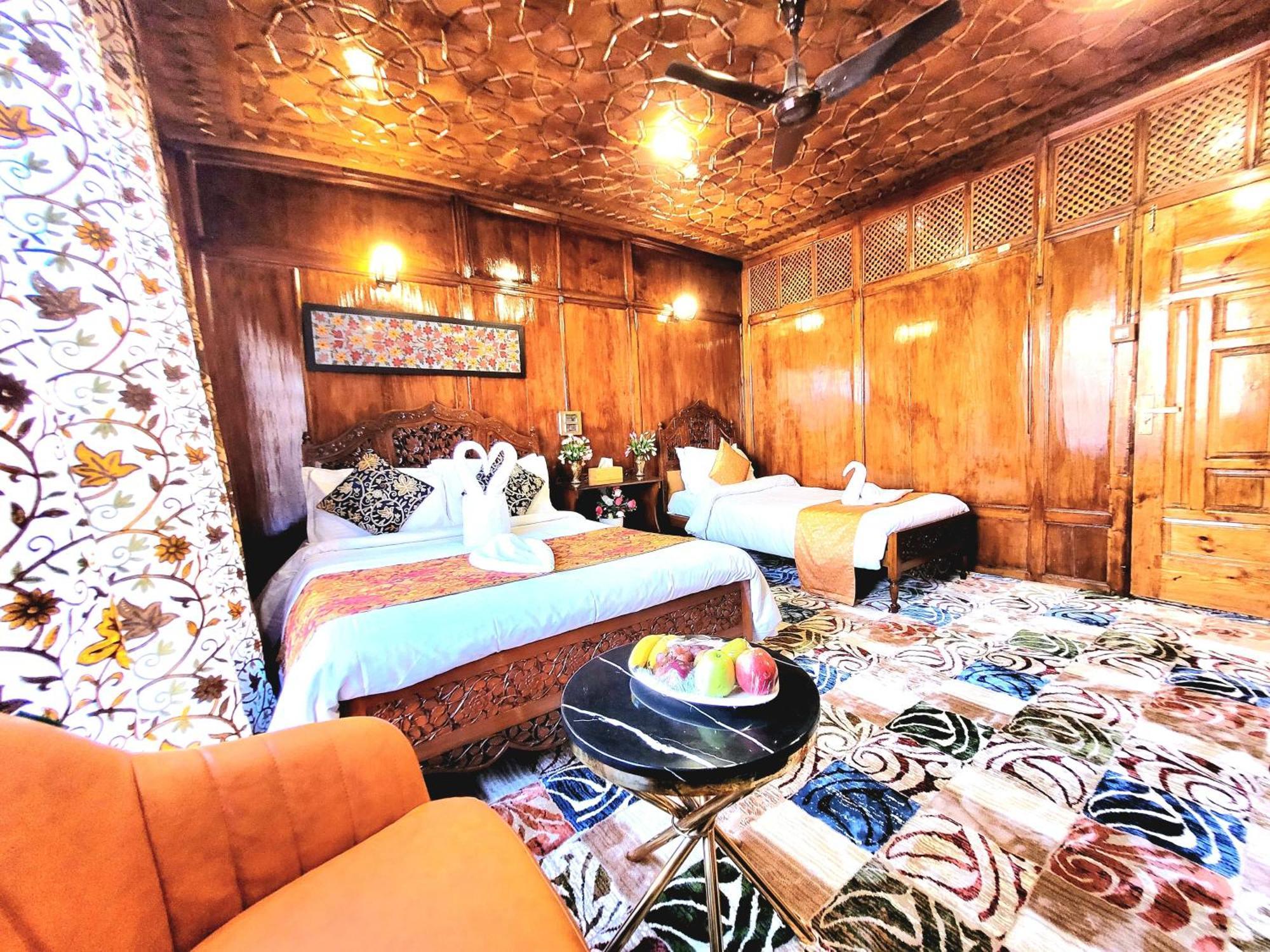 Aziz Palace Group Of Houseboats Srinagar  Luaran gambar