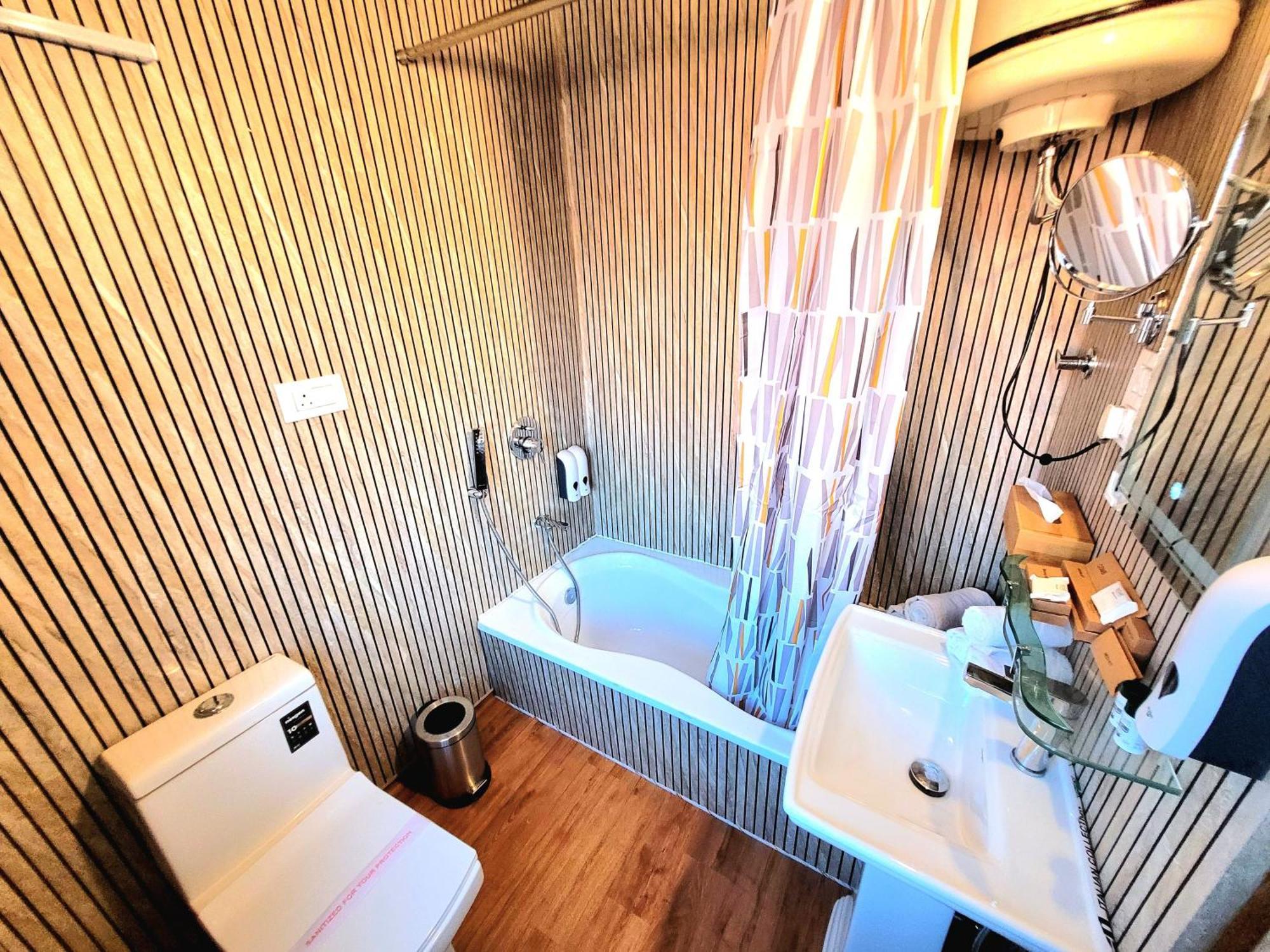 Aziz Palace Group Of Houseboats Srinagar  Luaran gambar