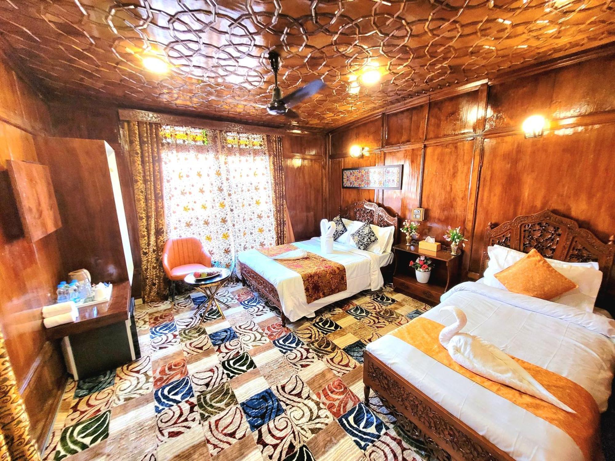 Aziz Palace Group Of Houseboats Srinagar  Luaran gambar