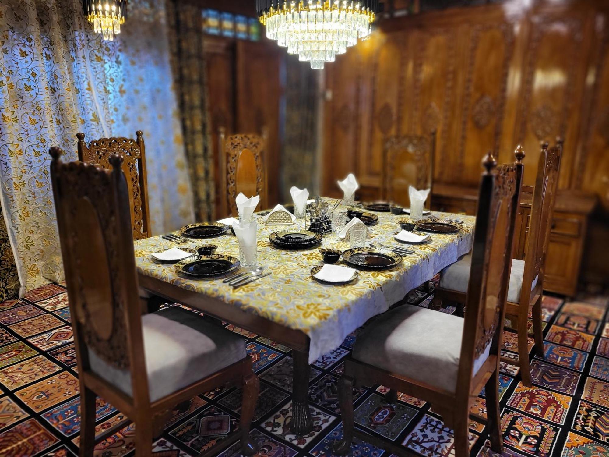 Aziz Palace Group Of Houseboats Srinagar  Luaran gambar