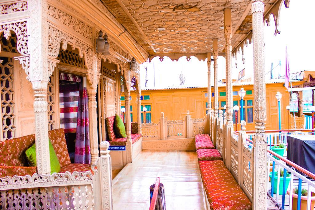 Aziz Palace Group Of Houseboats Srinagar  Luaran gambar