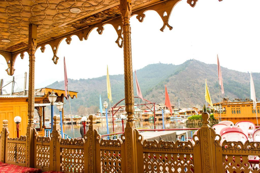 Aziz Palace Group Of Houseboats Srinagar  Luaran gambar