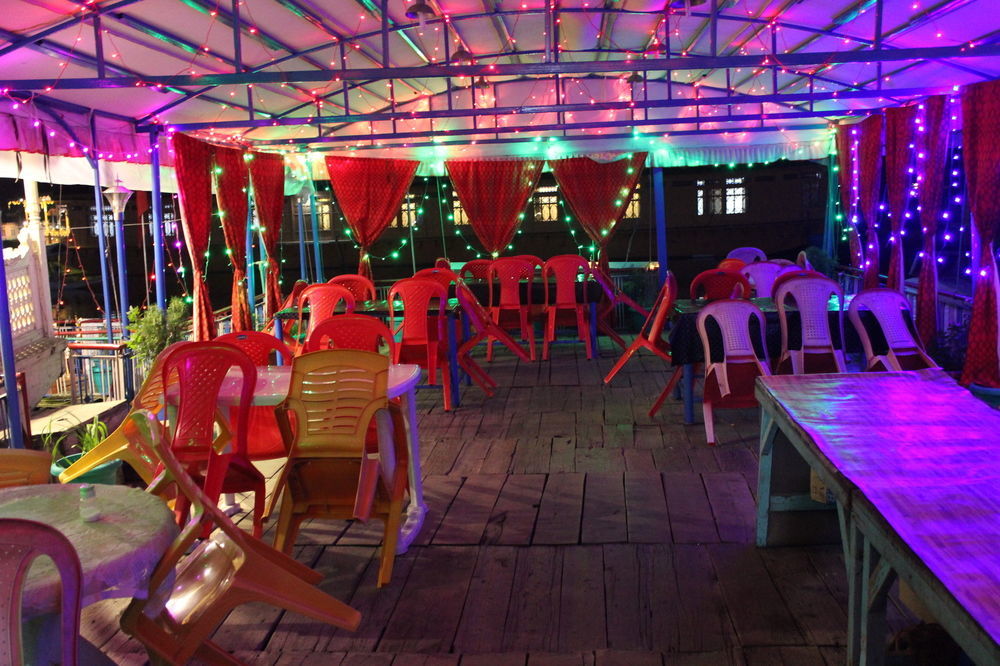 Aziz Palace Group Of Houseboats Srinagar  Luaran gambar