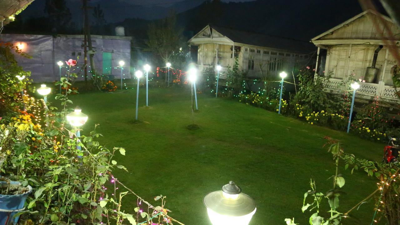 Aziz Palace Group Of Houseboats Srinagar  Luaran gambar
