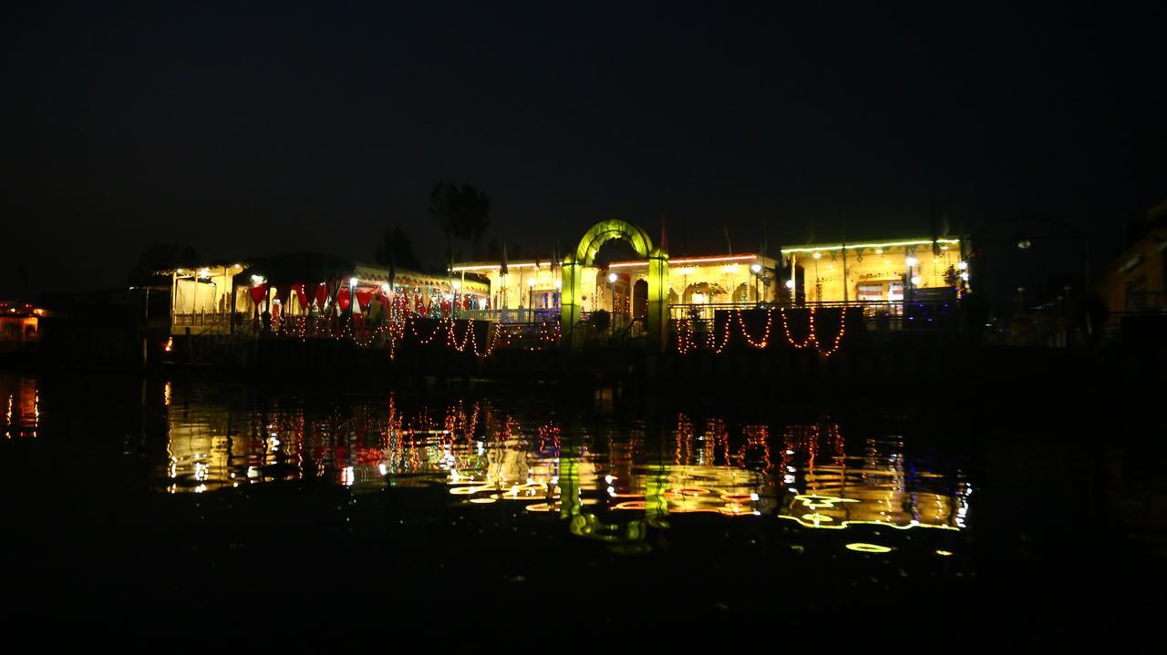Aziz Palace Group Of Houseboats Srinagar  Luaran gambar